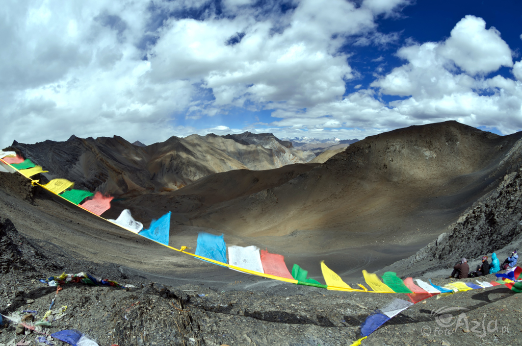 Dzień 8: Widok z przełęczy Kang La 5354 m na północ w kierunku "Kryształowego Klasztoru" (Shey Gompa)